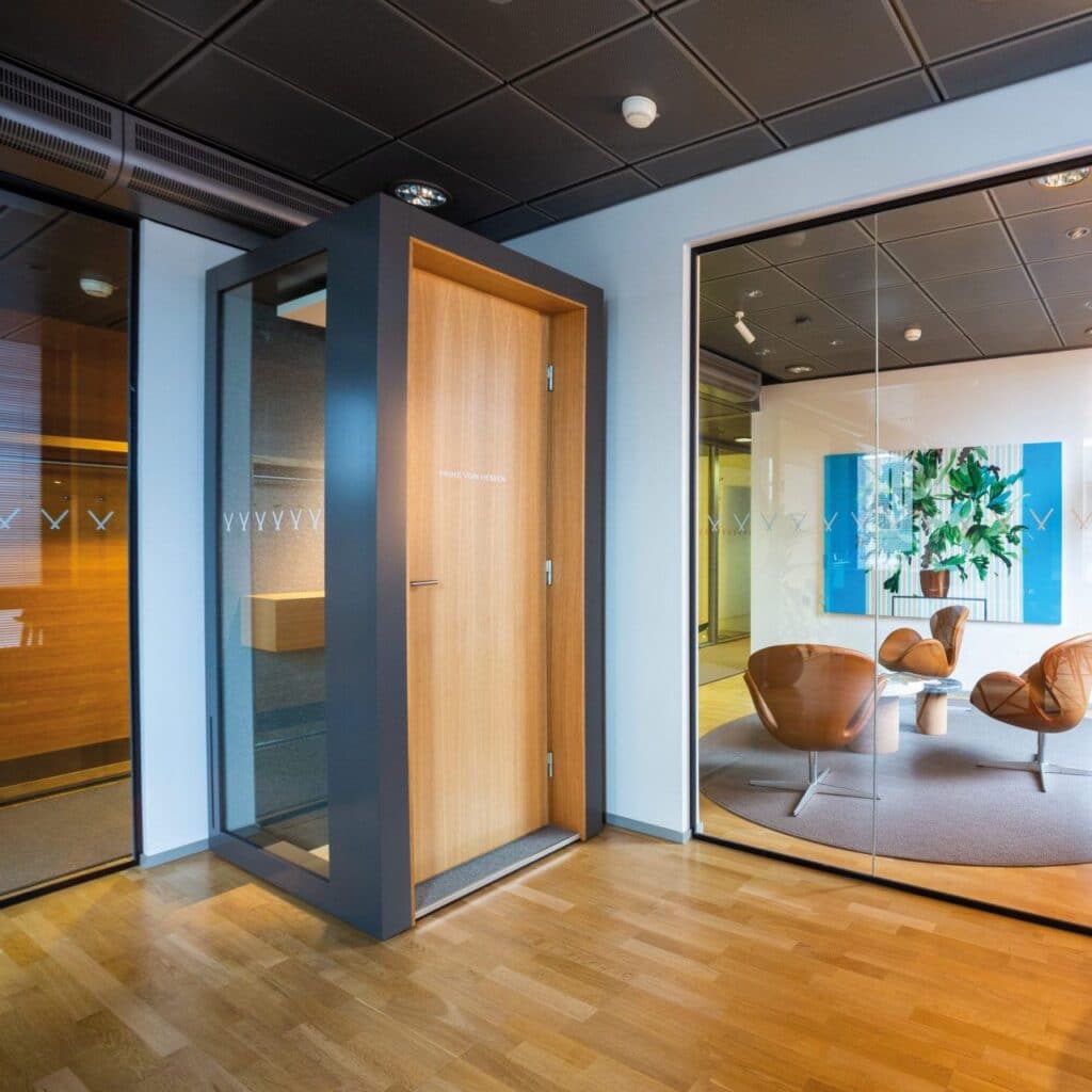 into-concept-office-phone-booth-pod-phone-møderumsbokse-kv