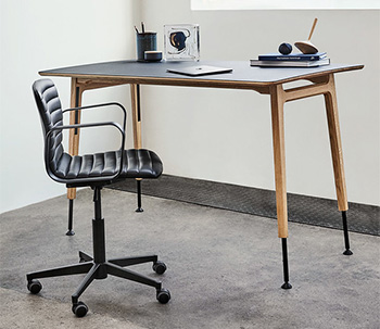 Kontormøbler-Magnus-Olesen-Butterfly-Swivel-Freya-desk-up-BOTIUM-kontorstole-hævesænkeborde-350x303