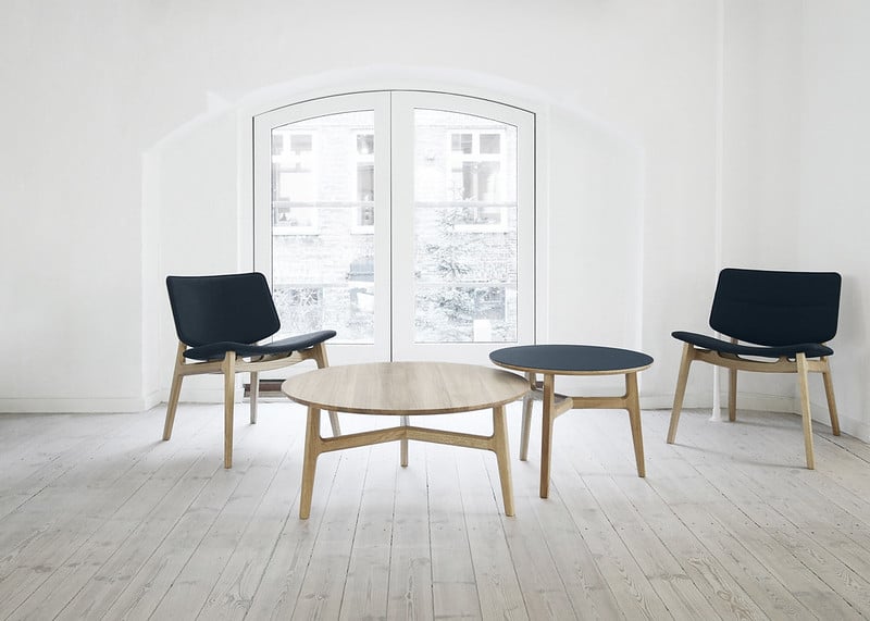 Kontormøbler-Magnus-Olesen-Freya-coffee-table-lounge-chair-BOTIUM-loungeindretning