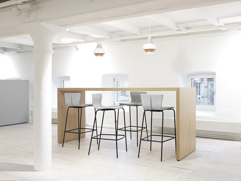 Kontormøbler-Magnus-Olesen-Gavlbord-BOTIUM-mødebord-kantinebord