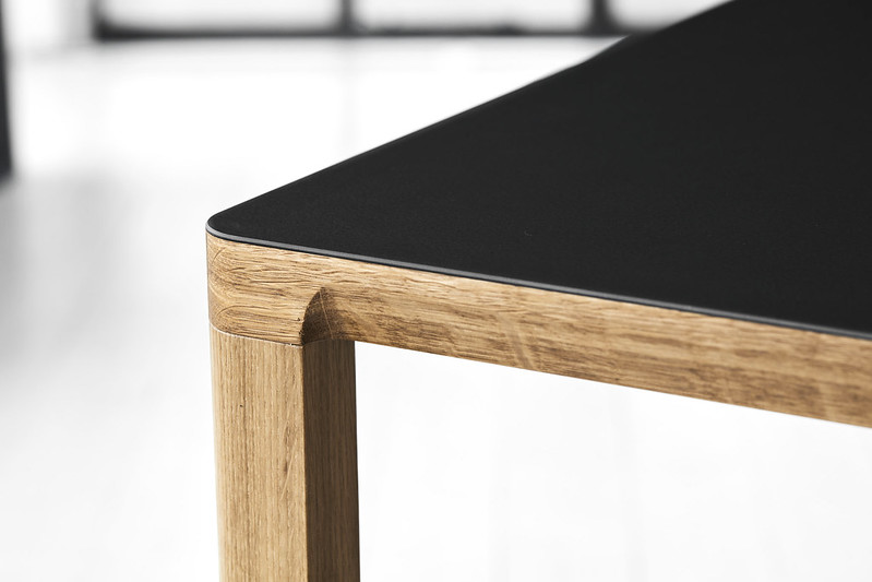 Kontormøbler-Magnus-Olesen-Slender-table-BOTIUM-mødebord-kantinebord-2