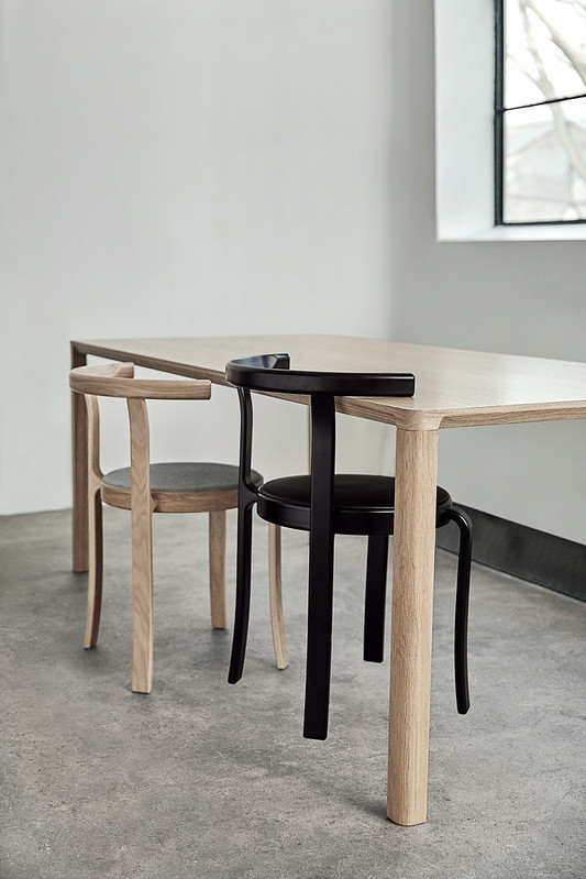 Kontormøbler-Magnus-Olesen-Slender-table-BOTIUM-mødebord-kantinebord